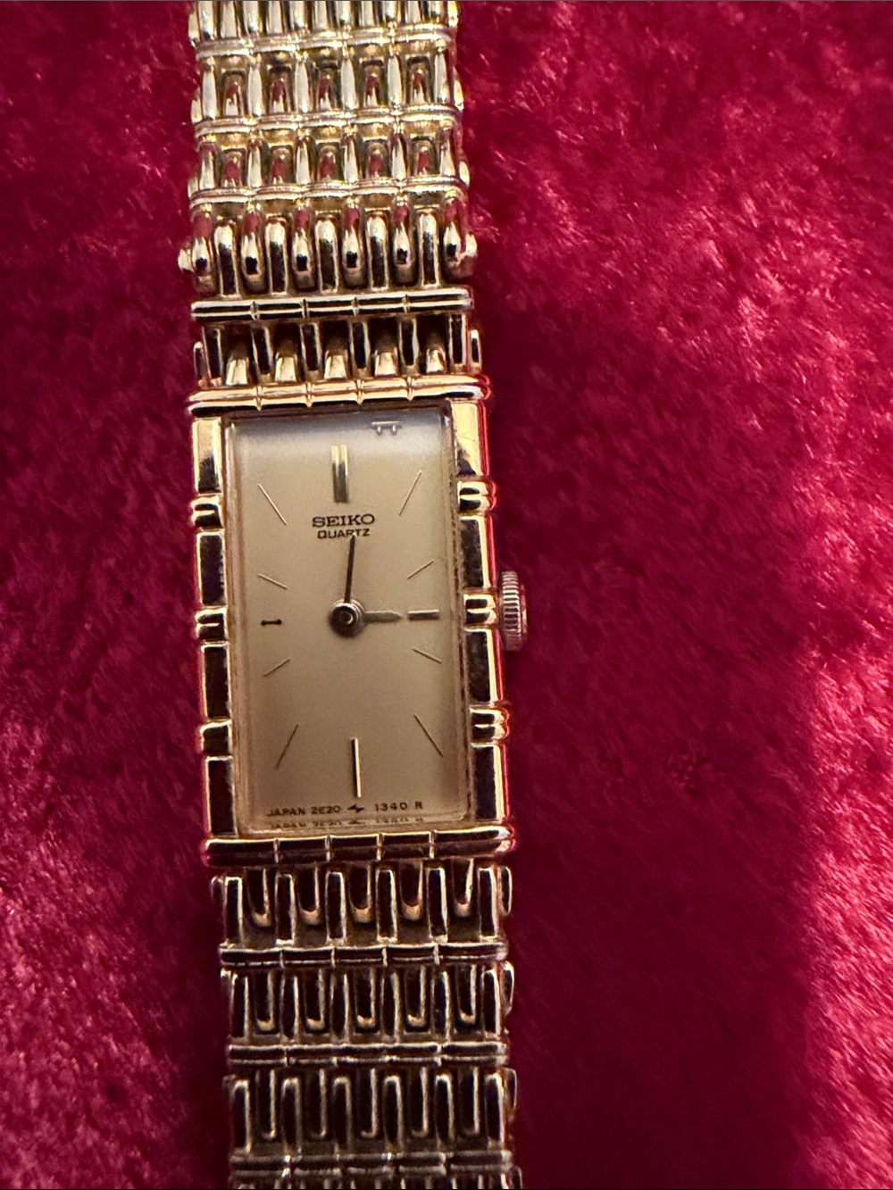 Seiko Gold Tone Women's Dress Watch bracelet -6”like new needs $10 battery